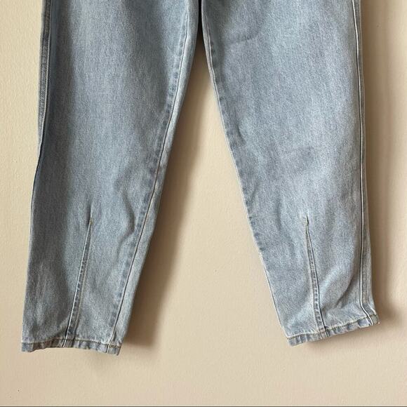 Forever 21 Pleated Light Wash Straight Leg Jeans - Picture 7 of 9